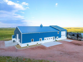 Black Hills Barndo--Game Room, Massage Chair & Hot Tub
